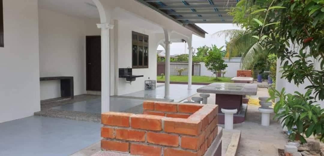 Sunrise Homestay อลอร์สตาร์ ภายนอก รูปภาพ